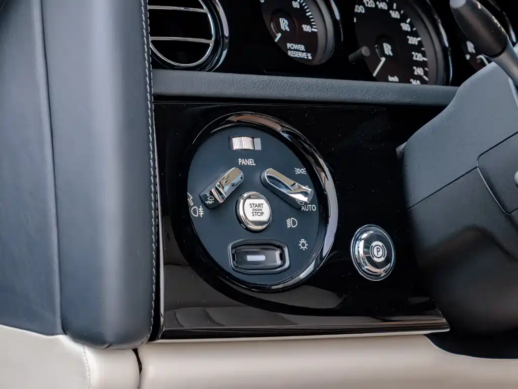 Rolls-Royce Phantom 2013 — фото 17