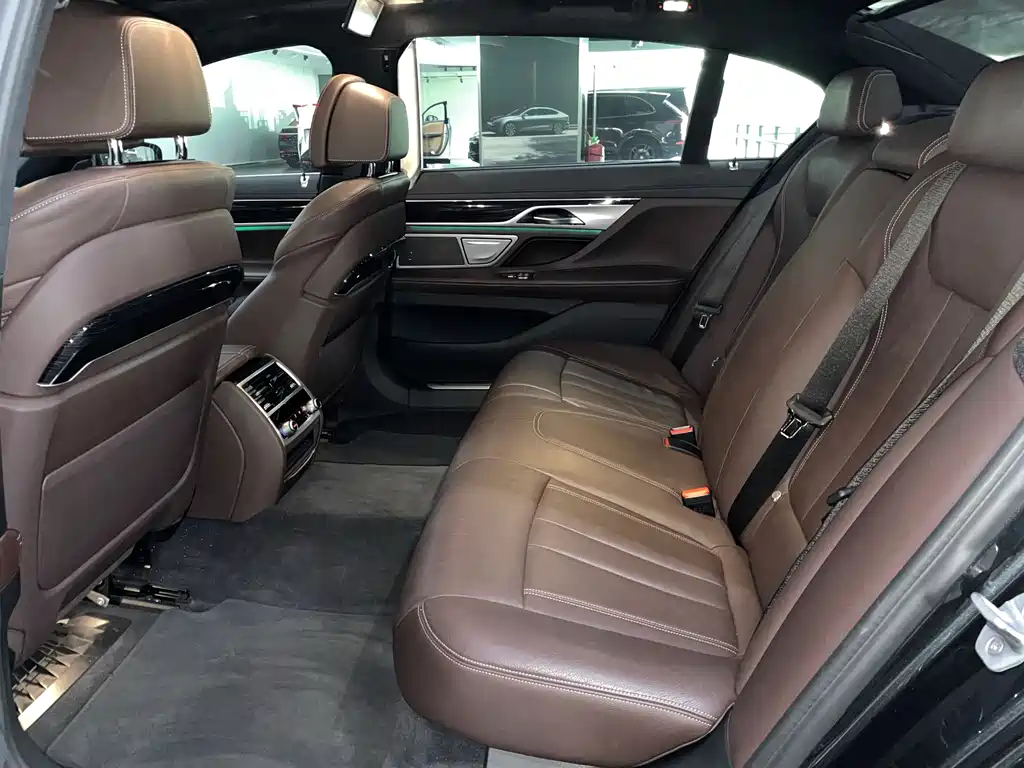 BMW 7 Series 2019 — фото 14
