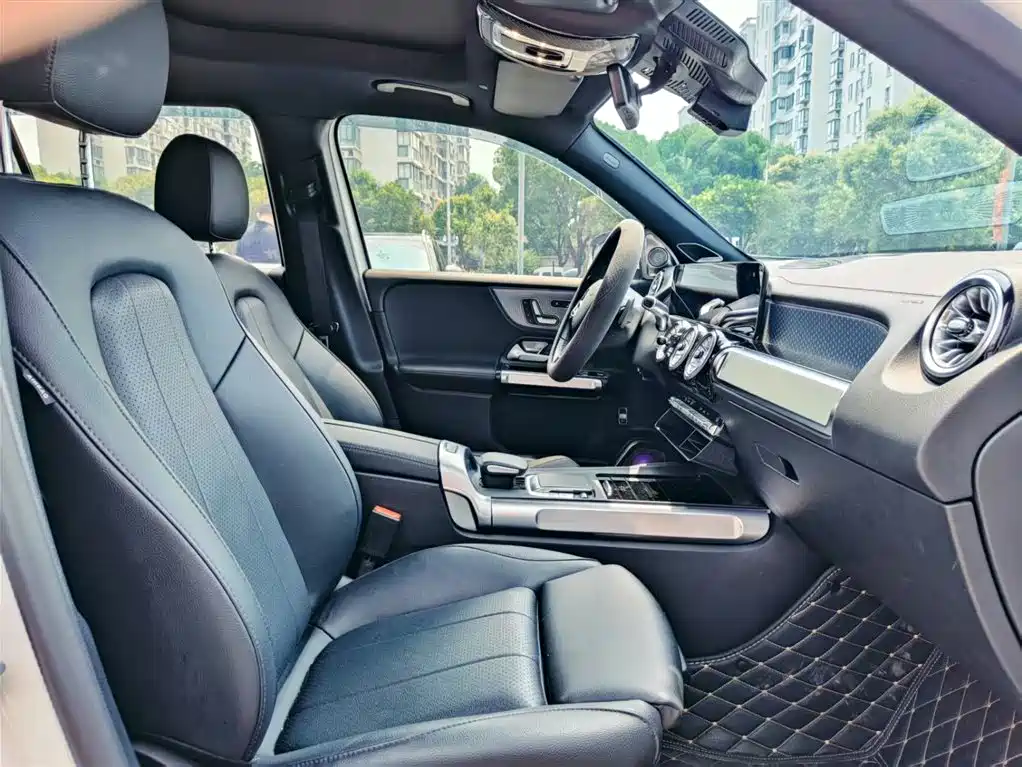 Mercedes-Benz GLB 2023 — фото 22