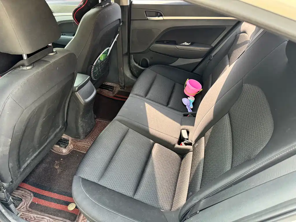 Hyundai Elantra 2017 — фото 9