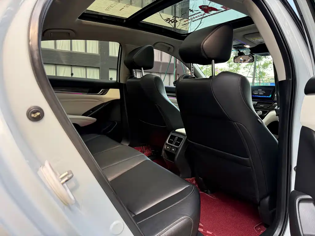 Honda Accord 2022 — фото 10