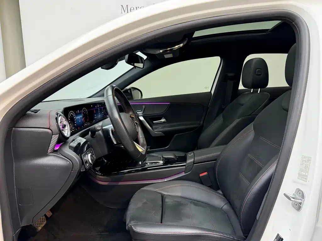 Mercedes-Benz A-Class 2024 — фото 11