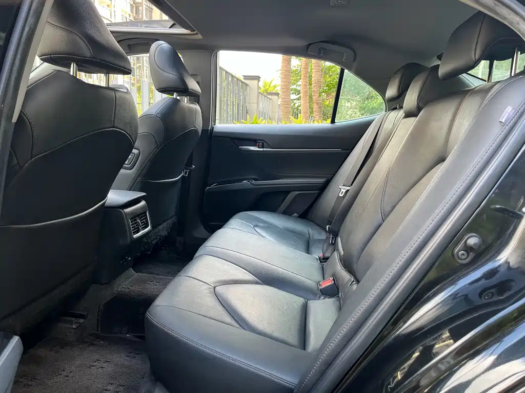 Toyota Camry 2023 — фото 15