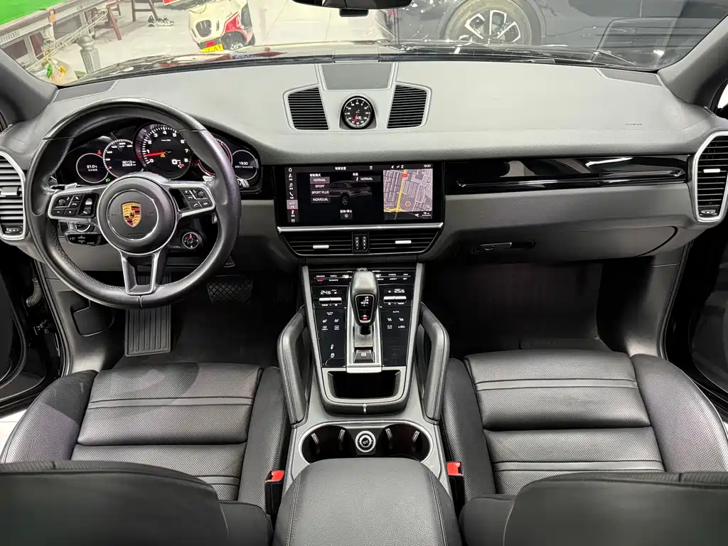 Porsche Cayenne 2018 — фото 12