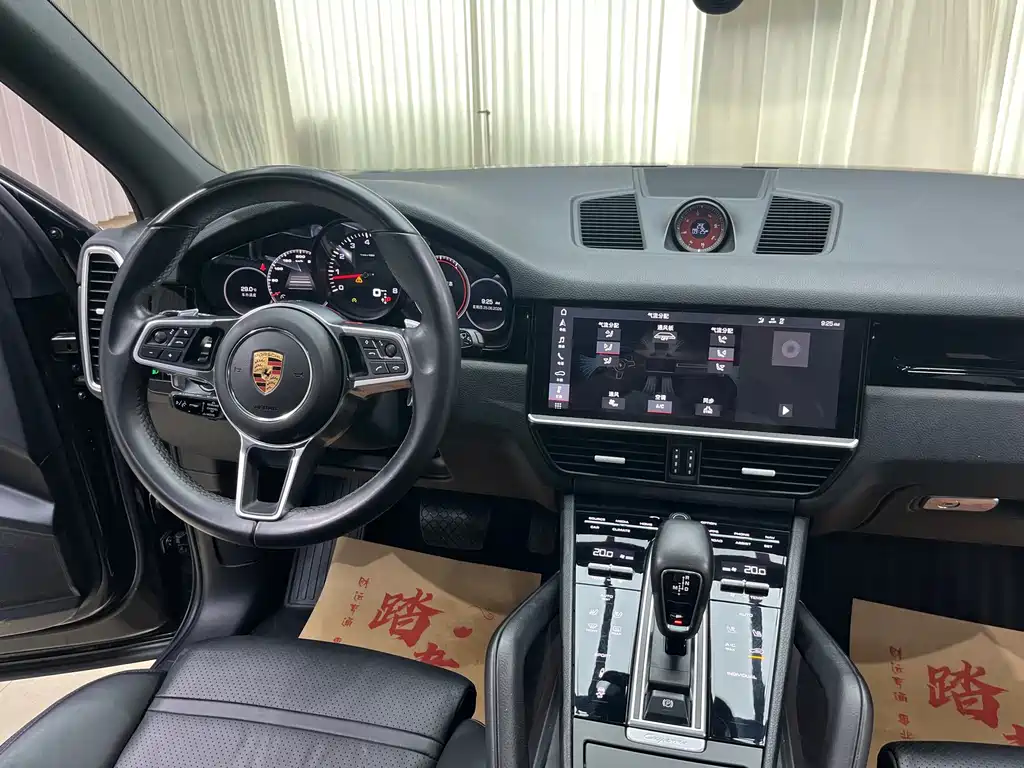 Porsche Cayenne 2019 — фото 15