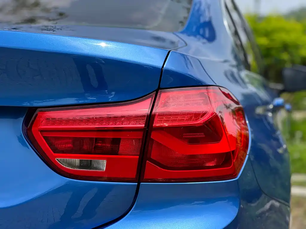 BMW 1 Series 2018 — фото 19