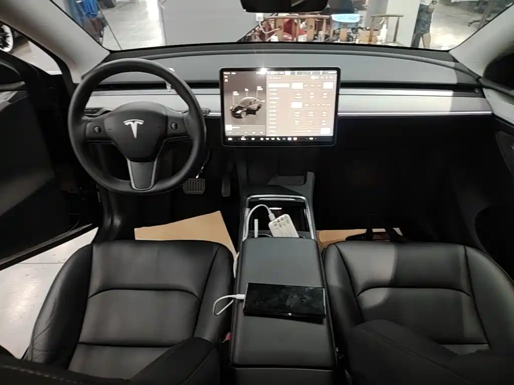 Tesla Model Y 2024 — фото 10