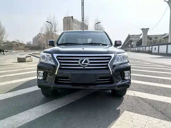 Lexus LX 2013