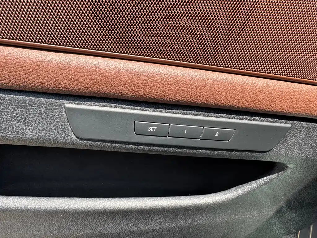 BMW 5 Series 2017 — фото 23
