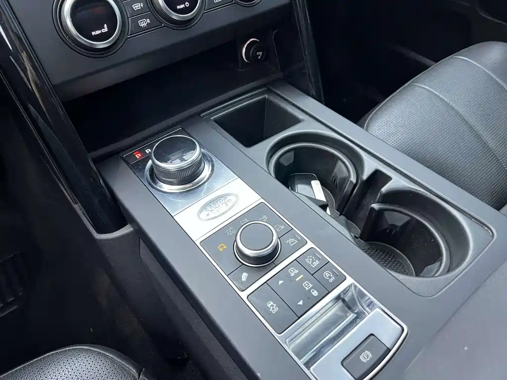 Land Rover Discovery 2018 — фото 10