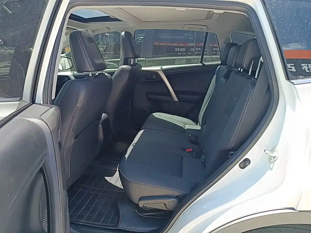 Toyota RAV4 2016 — фото 13