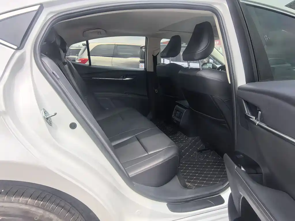 Toyota Camry 2025 — фото 12