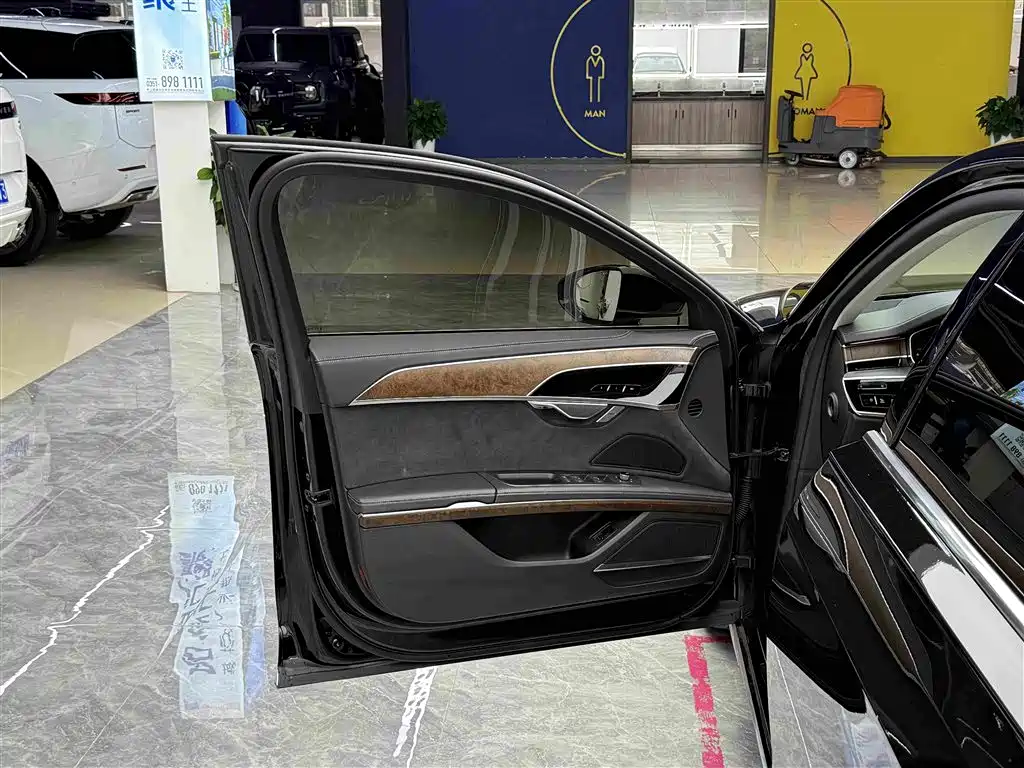 Audi A8 2023