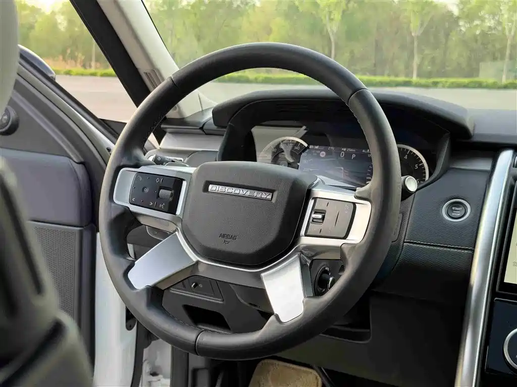 Land Rover Discovery 2023 — фото 12