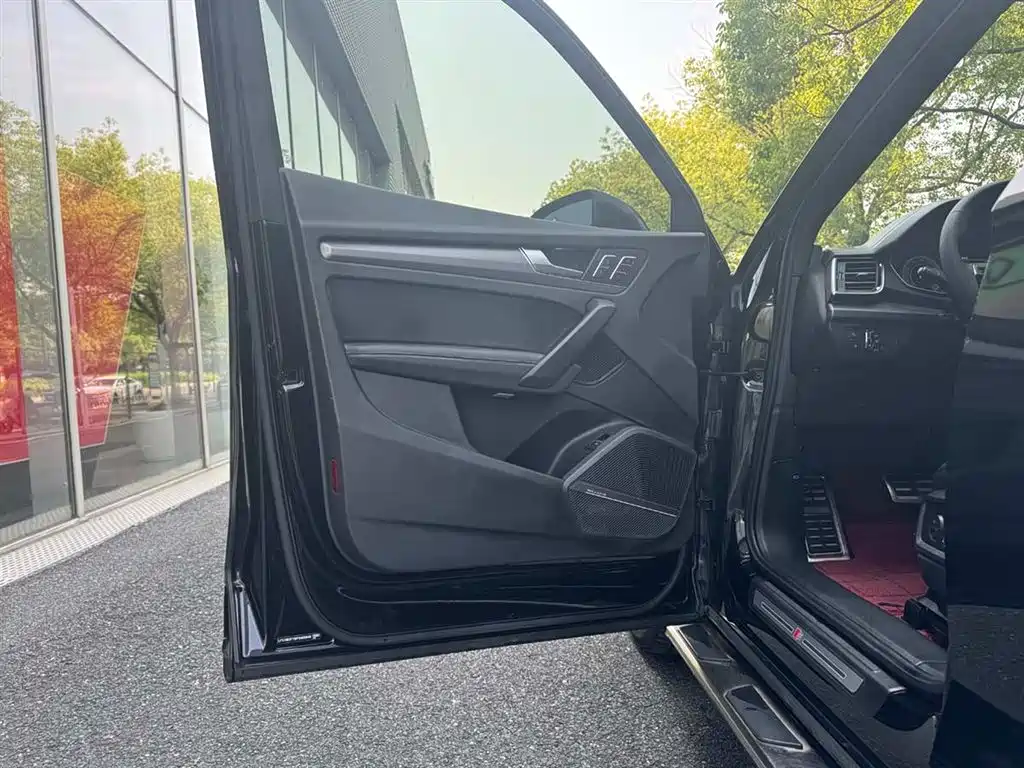 Audi Q5L 2023 — фото 10