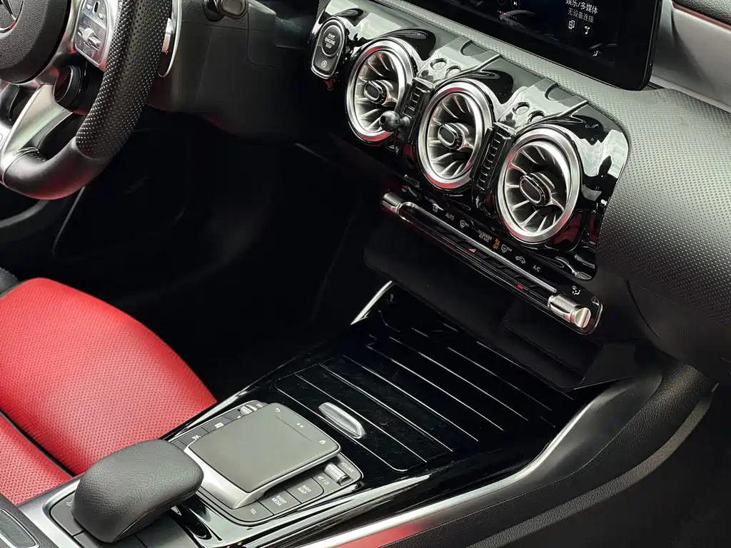 Mercedes-Benz A-Class AMG 2021 — фото 13