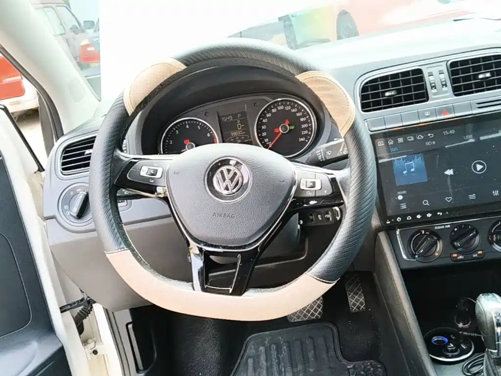Volkswagen Polo 2017 — фото 11