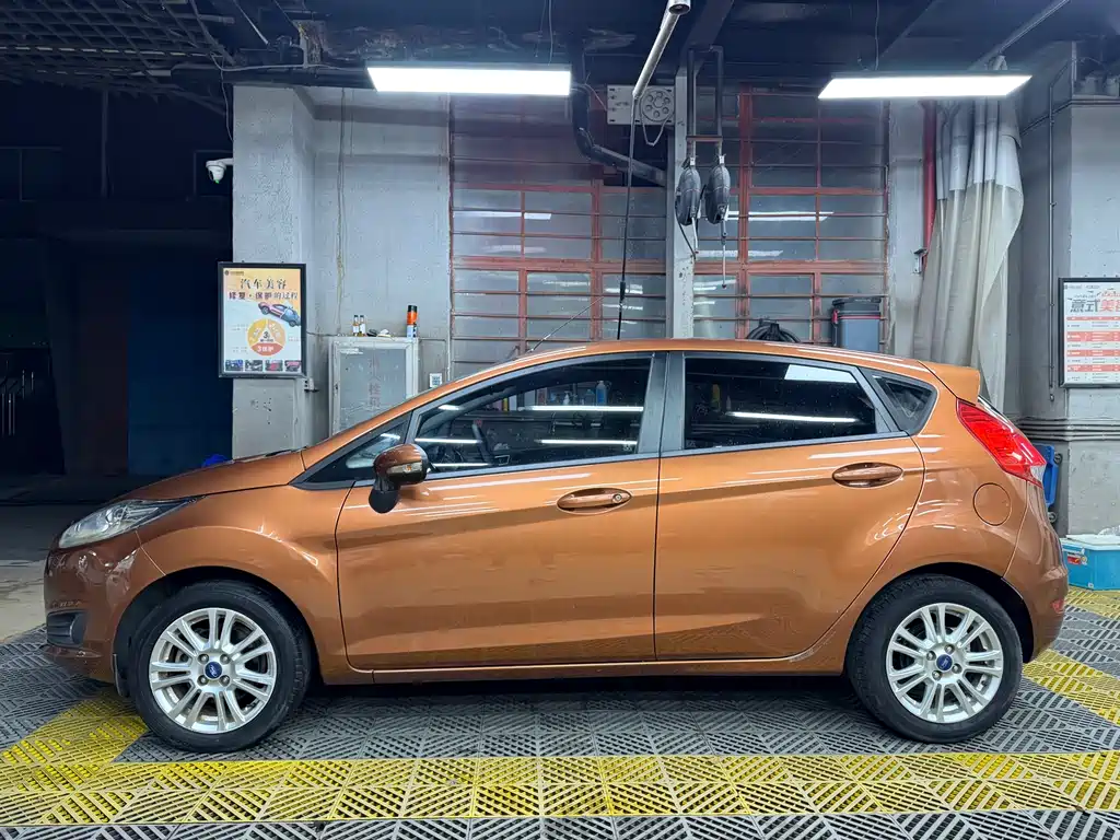 Ford Fiesta 2013 — фото 3