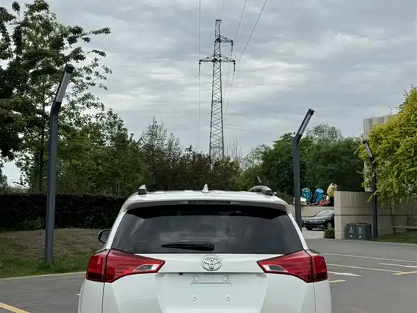 Toyota RAV4 2015