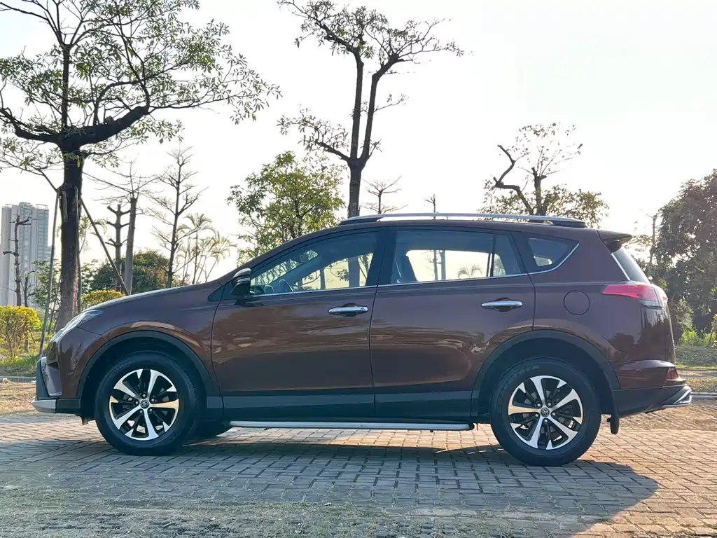 Toyota RAV4 2017 — фото 5