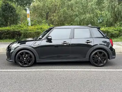MINI MINI 2023