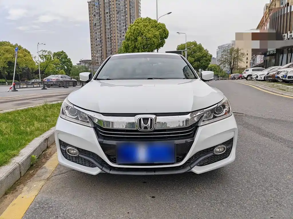 Honda Accord 2017 — фото 24