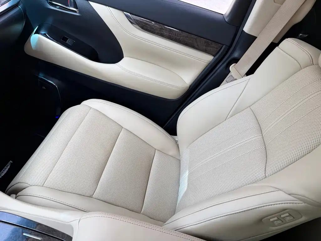 Toyota Alphard 2023 — фото 13