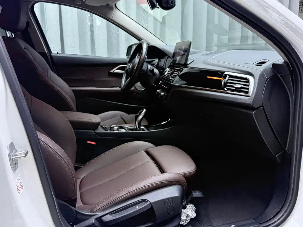 BMW 1 Series 2023 — фото 19