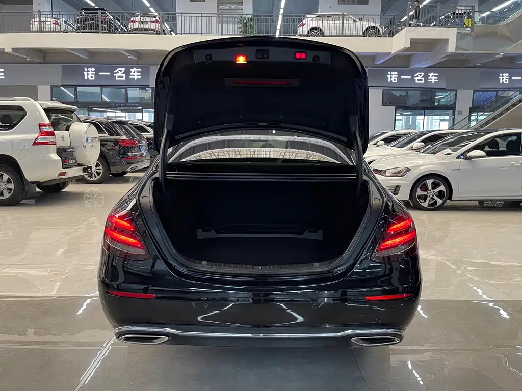 Mercedes-Benz E-Class 2017 — фото 17