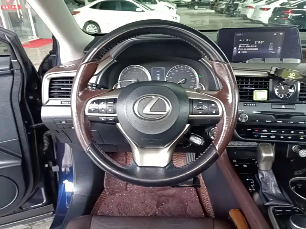 Lexus RX 2018 — фото 11