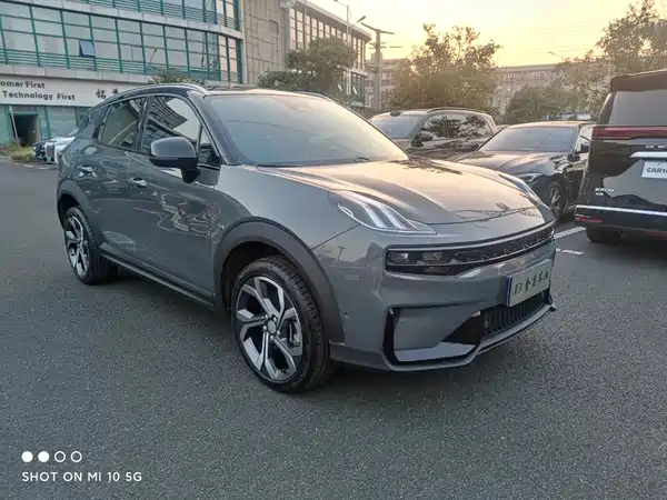 Lynk & Co 06 2023