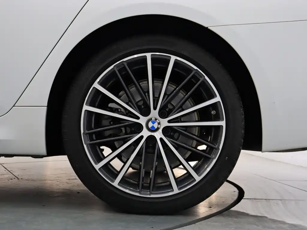 BMW 5 Series 2023 — фото 18