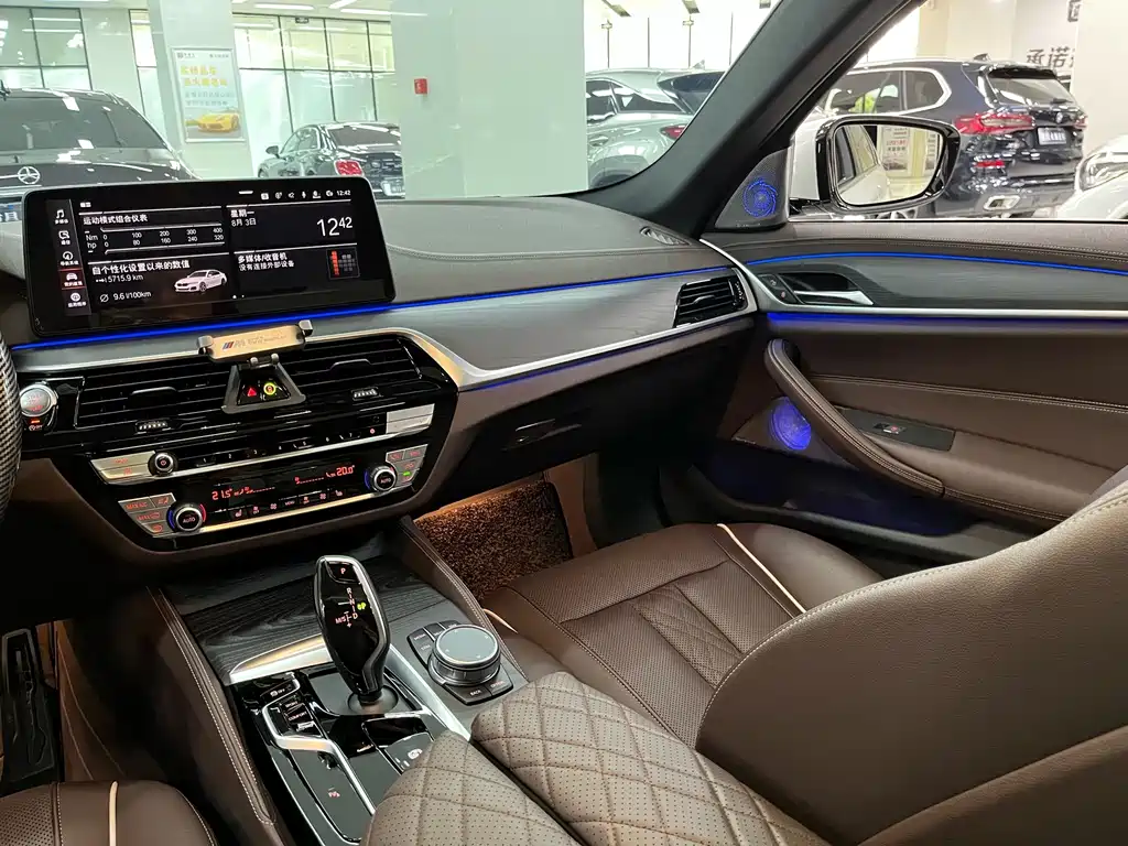 BMW 5 Series 2023 — фото 18