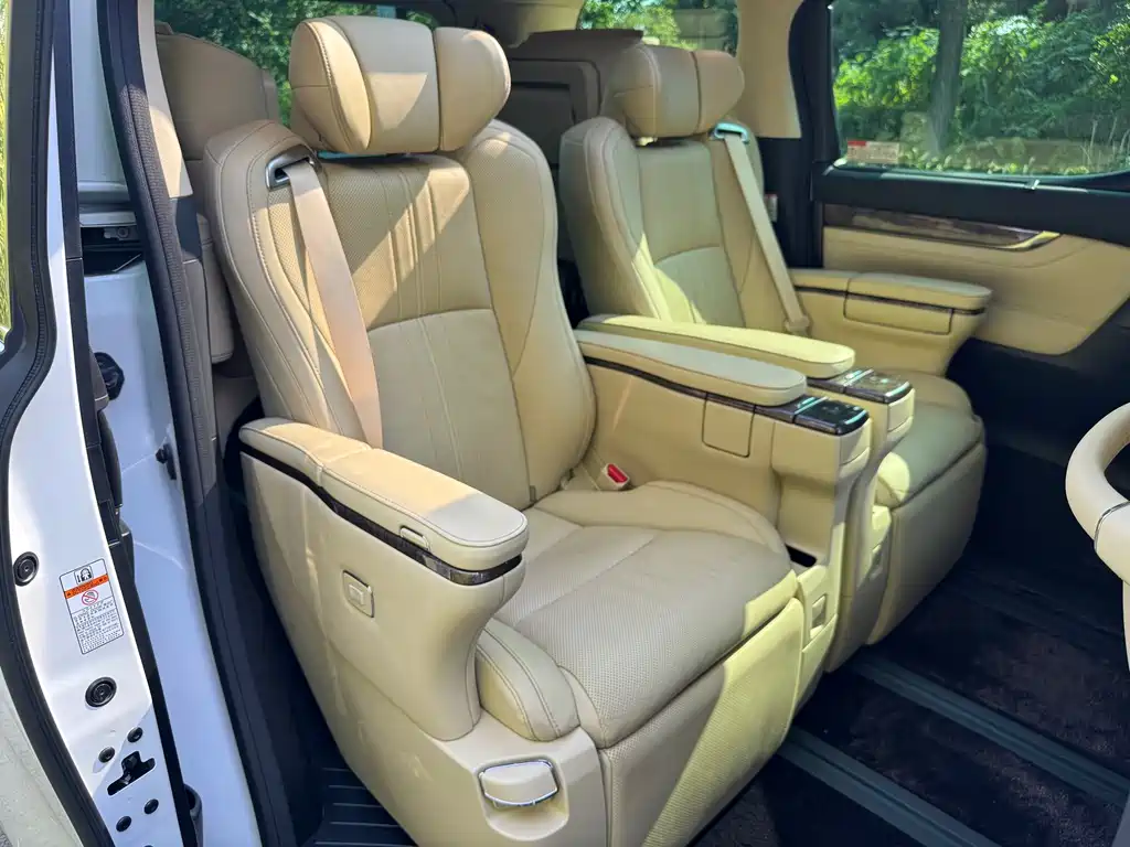Toyota Alphard 2022 — фото 15