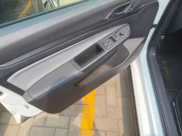 Volkswagen Golf 2024