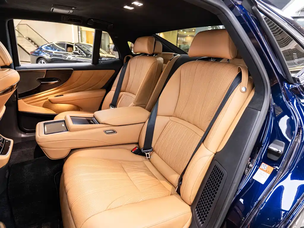 Lexus LS 2022 — фото 12