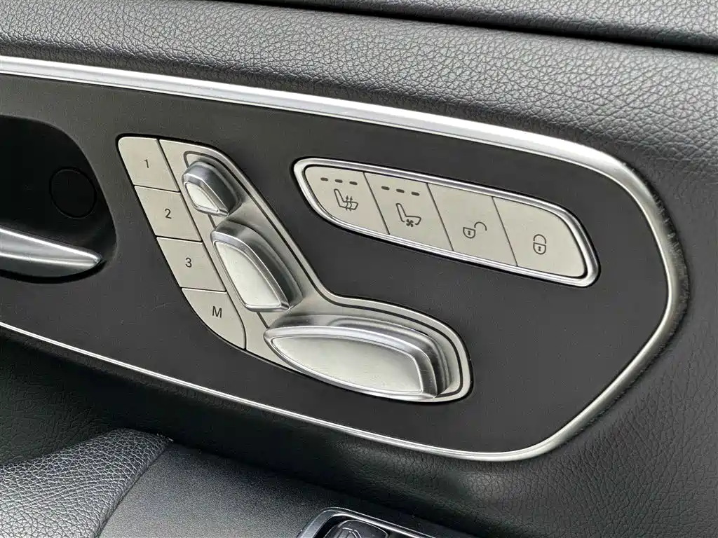 Mercedes-Benz V-Class 2018 — фото 14