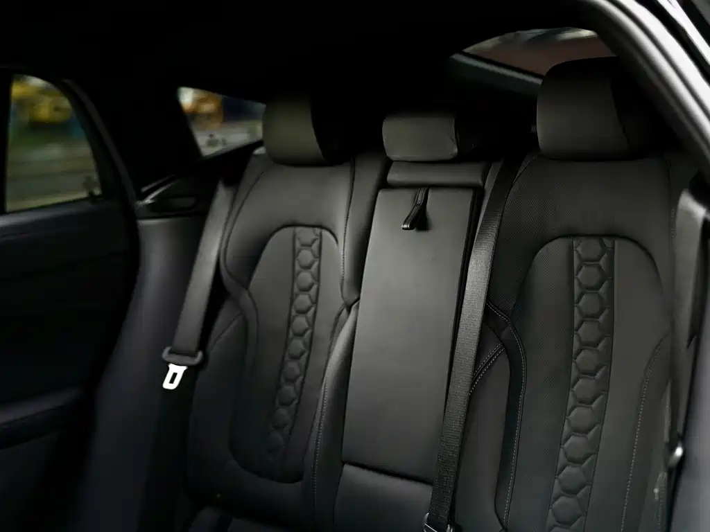 BMW X6 M 2023 — фото 12