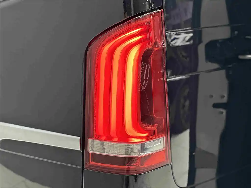 Mercedes-Benz V-Class 2018 — фото 8