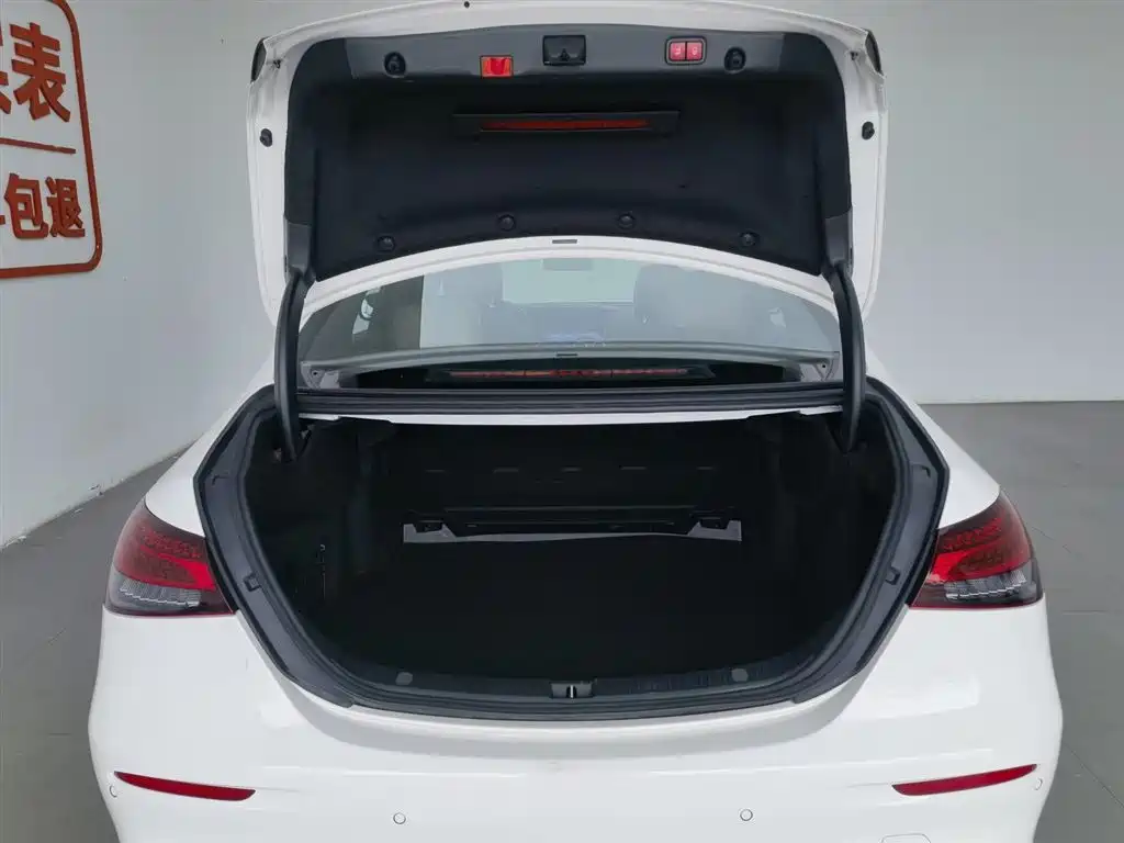 Mercedes-Benz E-Class 2021 — фото 16