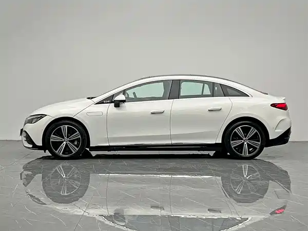 Mercedes-Benz EQE 2025