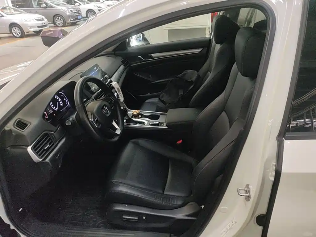 Honda Accord 2020 — фото 15