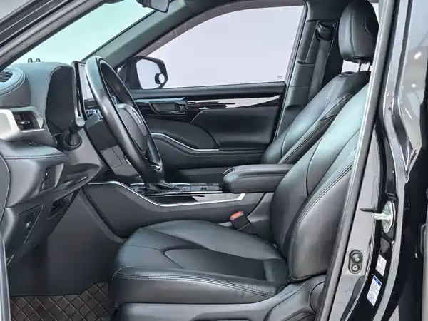 Toyota Crown Kluger 2022