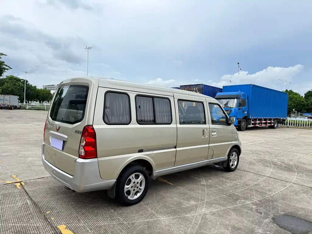 Wuling Rongguang 2014