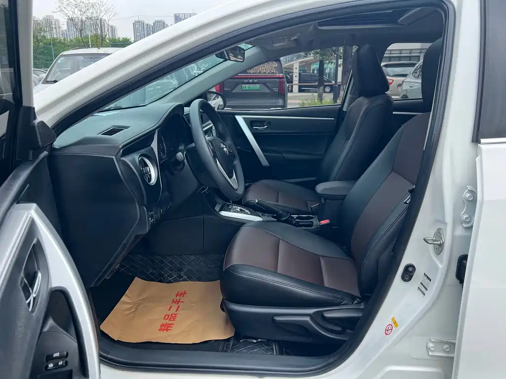 Toyota Corolla 2018 — фото 10