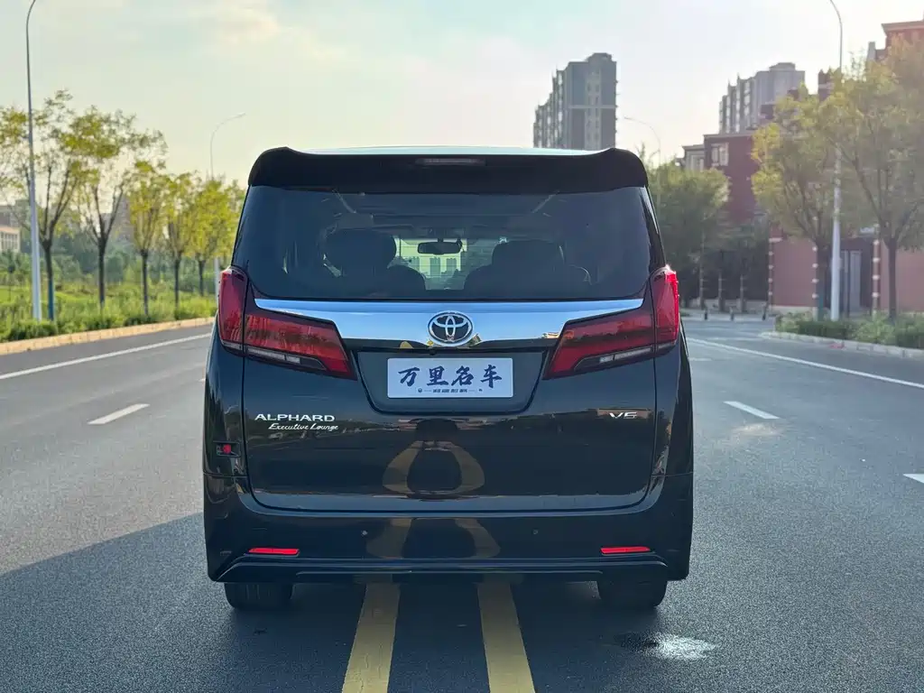 Toyota Alphard 2019 — фото 27
