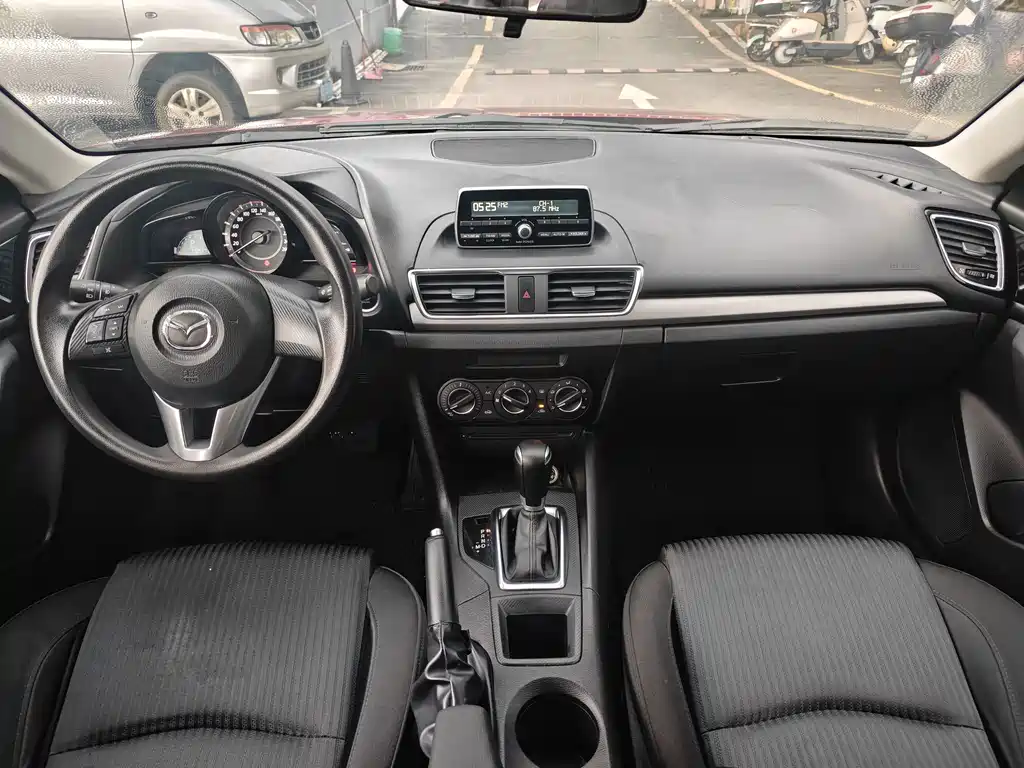 Mazda 3 Axela 2016 — фото 9