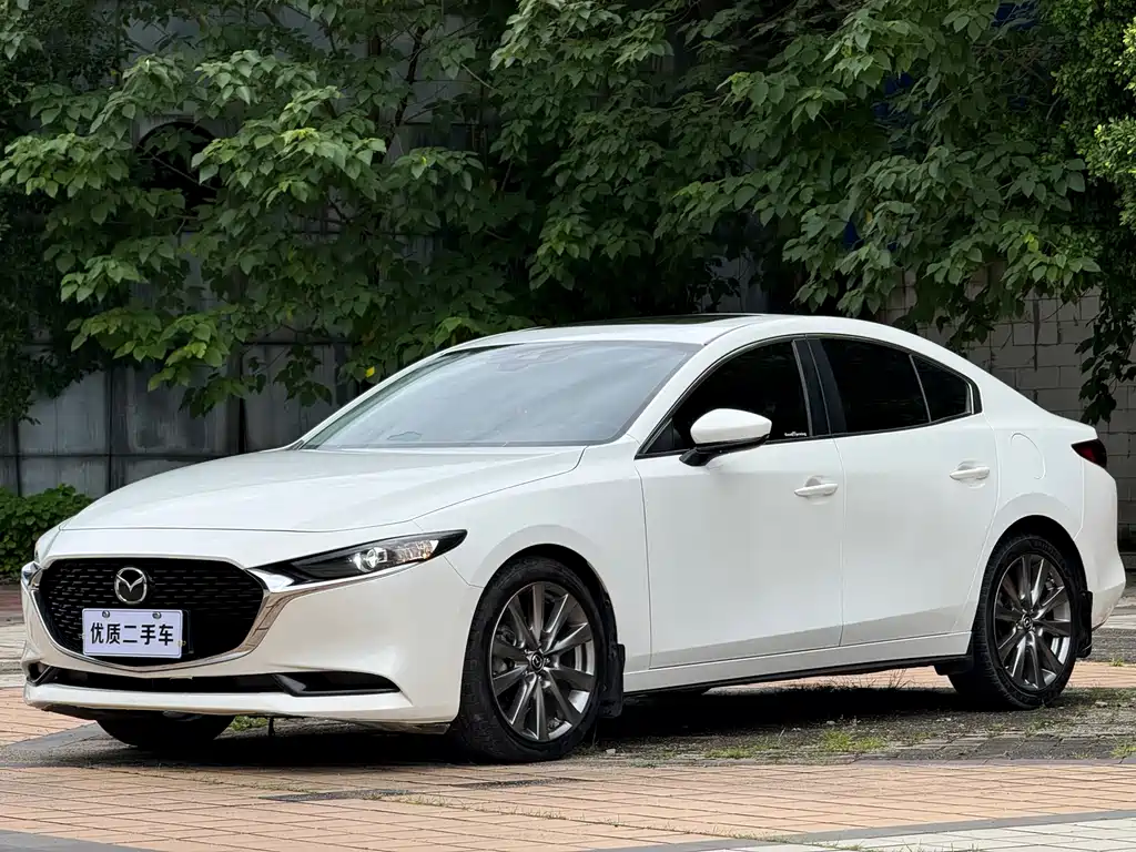 Mazda 3 Axela 2023 — фото 1