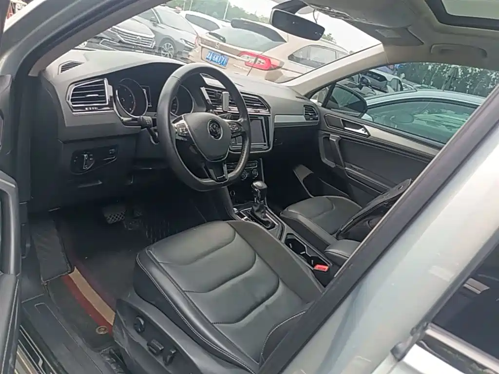 Volkswagen Tiguan L 2018 — фото 15