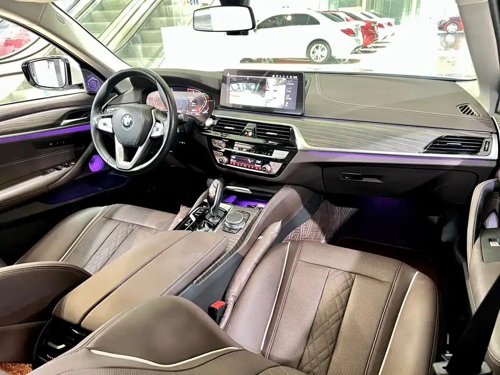 BMW 5 Series 2021 — фото 11